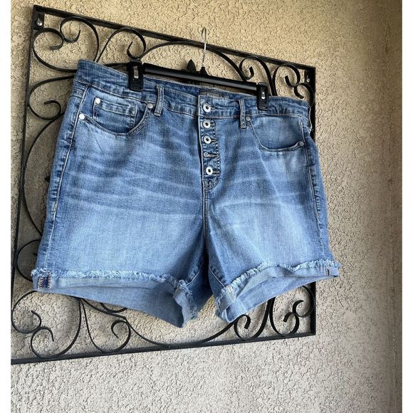 Torrid denim cut off shorts - size 20 - medium wash blue - Picture 2 of 7